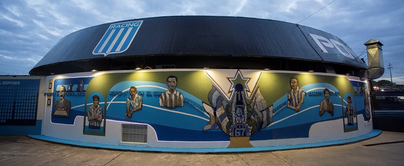 Un mural para la historia. Racing presenta el primer mural urbano, realizado junto Weber, en homenaje a los grandes hitos del club