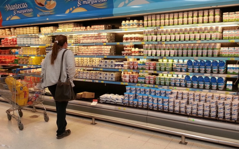 Los productos de la canasta de alimentos aumentaron hasta un 123,7% en un año