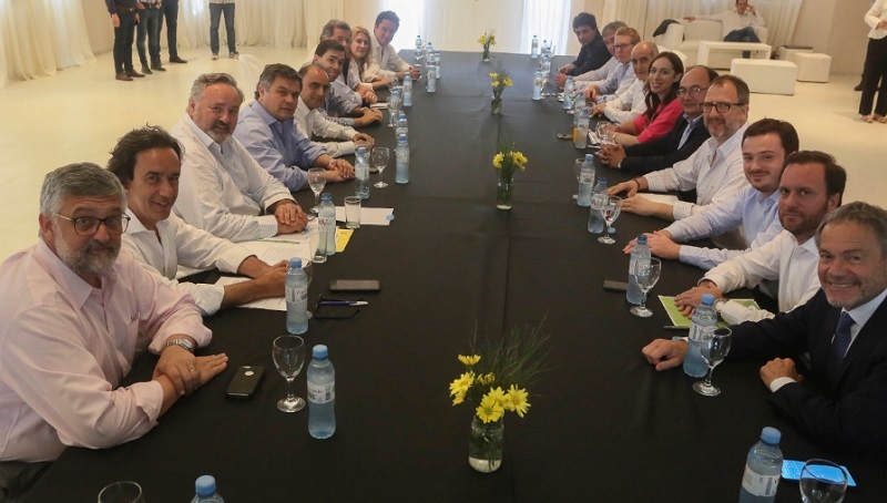 Marìa Eugenia Vidal encabezò la reuniòn de Gabinete en Saladillo y visitò los Partidos Bonaerenses de Azul y Tapalquè