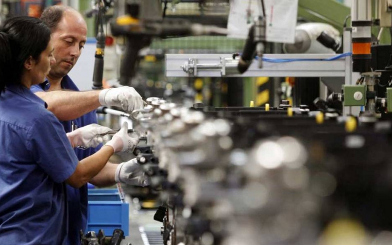 La industria cayó por sexto mes consecutivo (retrocedió casi 7% en octubre)