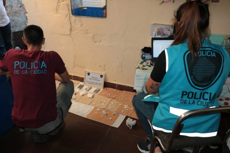 La Policía de la Ciudad detuvo a cuatro personas por comercialización de estupefacientes