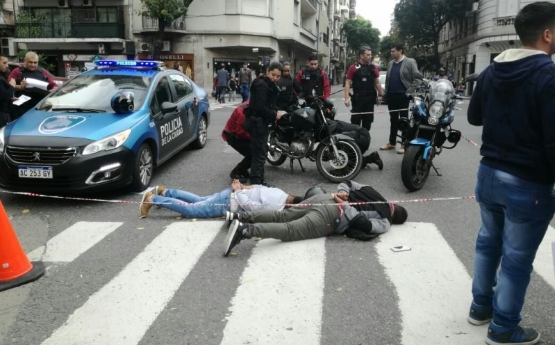 Capturaron a dos motochorros en microcentro