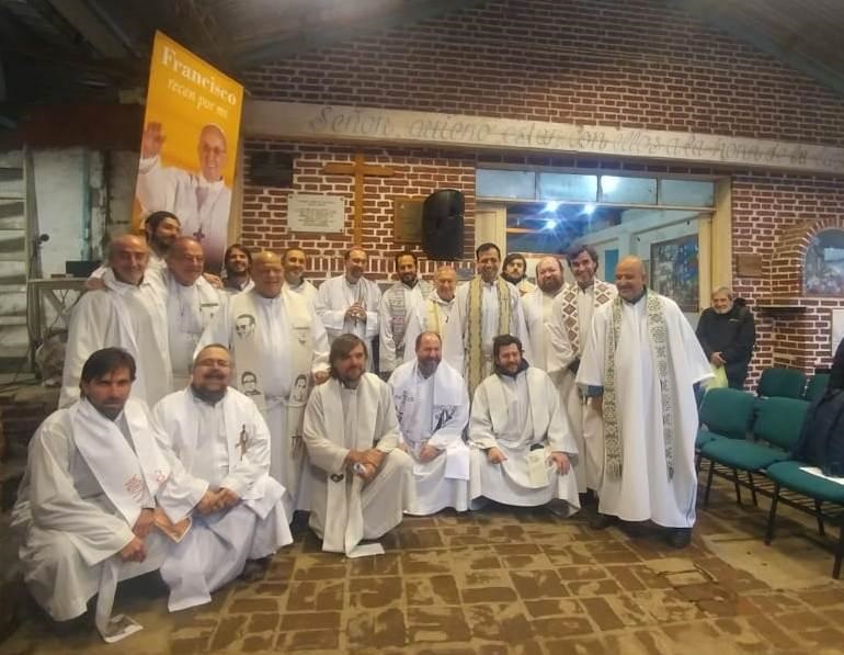 Curas villeros piden “no manipular” la figura del Papa en el contexto político local