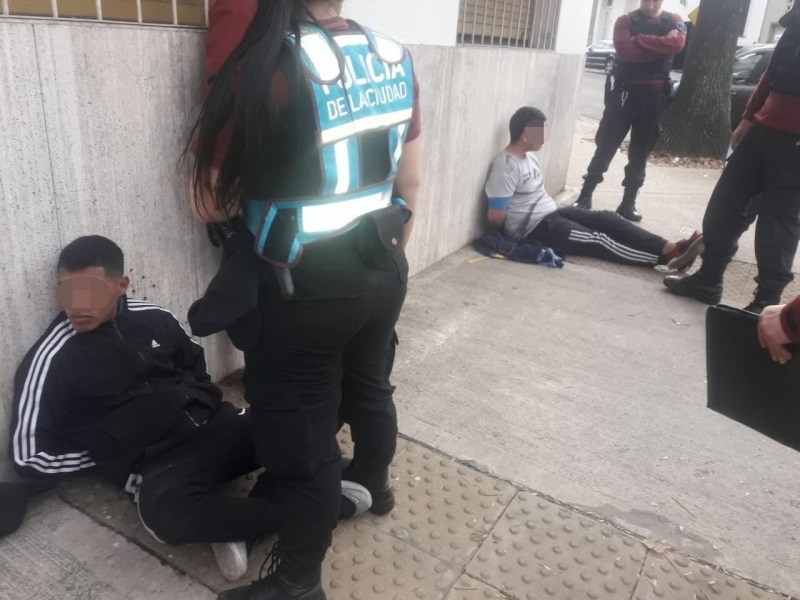 Detuvieron a dos jóvenes con un arma de guerra en San Cristóbal