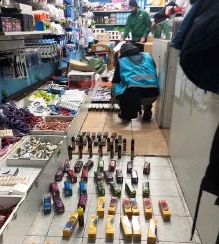 La Policía de la Ciudad secuestró 1.100 cigarrillos electrónicos y 436 esencias prohibidas