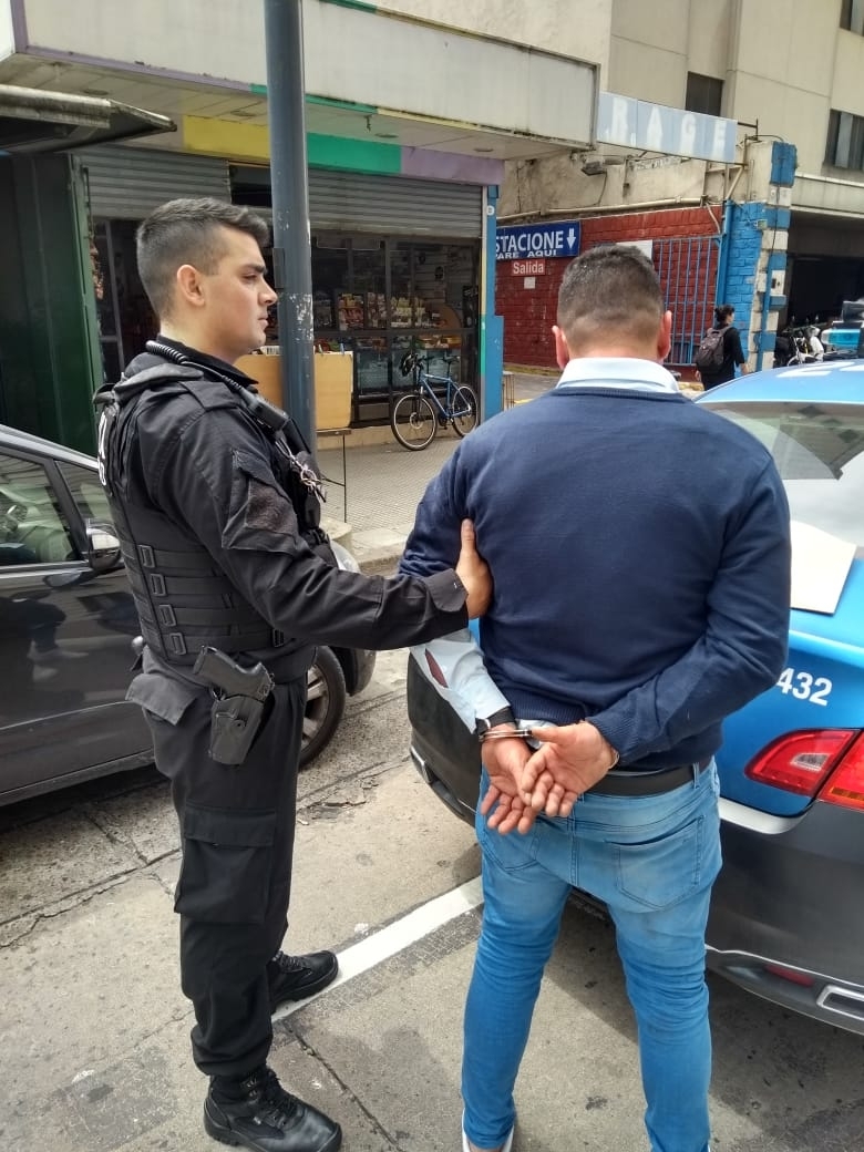La Policía de la Ciudad detuvo a dos motochorros en microcentro