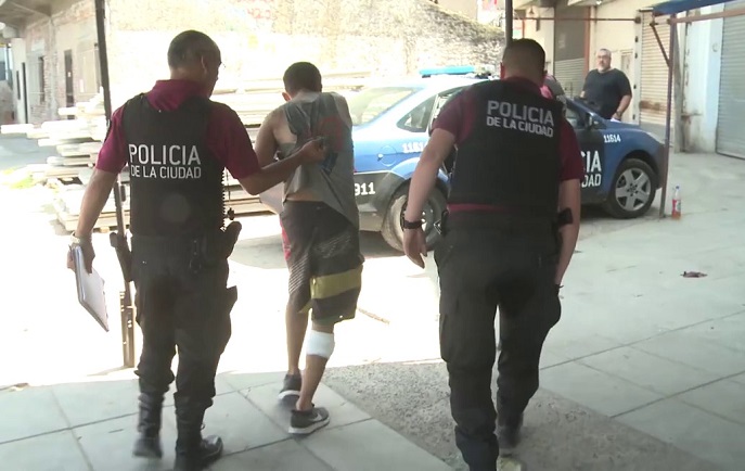 La Policía de la Ciudad atrapó a un arrebatador en Flores con el aporte de las cámaras de seguridad