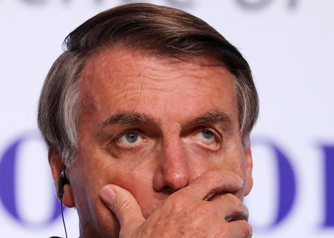 Trece funcionarios de Bolsonaro infectados
