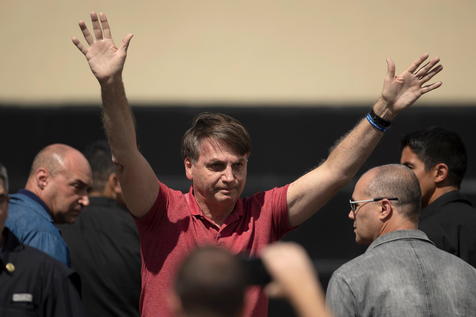 Cien mil contagios y Bolsonaro en la calle