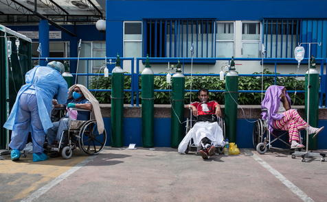 Hospitales colapsados en Perú y, además, dengue