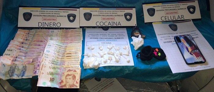 Capturaron a tres dealers peruanos con varias dosis de cocaína en Villa Luro y Barracas