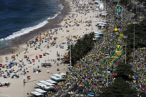 Playas de Río de Janeiro repletas y con aumento de muertes