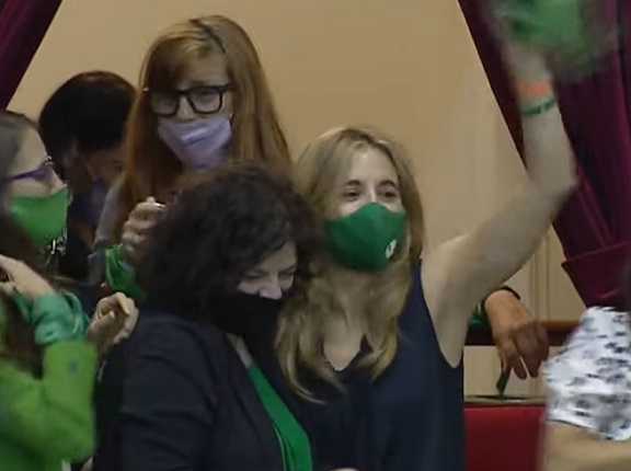 Media sanción para la Ley de Aborto en Argentina