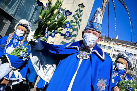 OMS: caen los contagios de Covid casi a la mitad