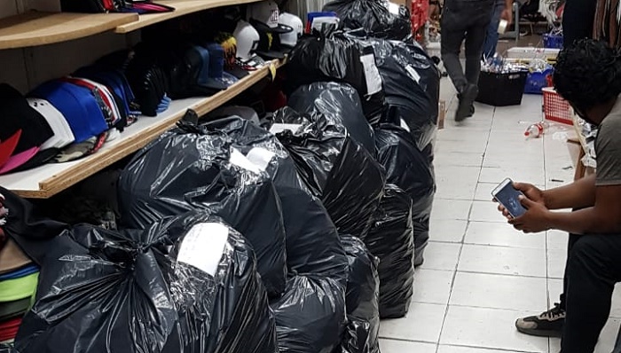 Ocho allanamientos en Flores y Balvanera en locales de venta y almacenamiento de mercadería falsificada