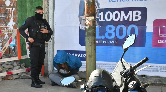 Un detenido con estupefacientes y una camioneta robada en la General Paz