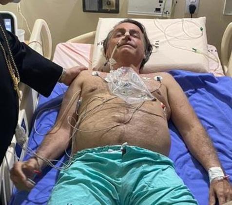 Bolsonaro pasó primera noche internado