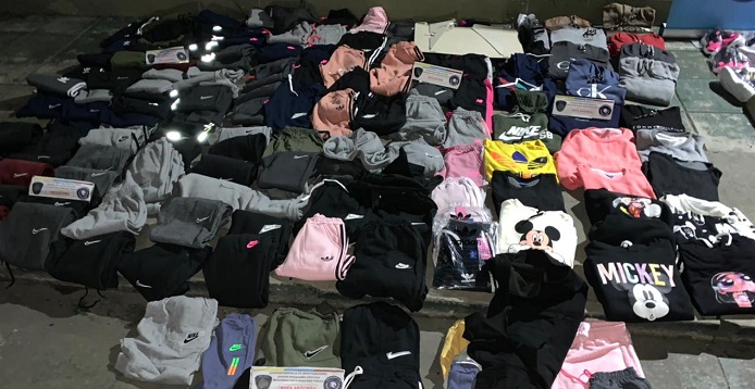 Más de 1.000 prendas de marcas apócrifas fueron secuestradas en Floresta