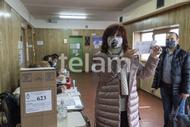 La vicepresidenta Cristina Fernández de Kirchner votó en Río Gallegos