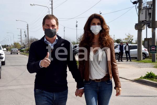 Diego Santilli emitió su voto en la escuela San Pedro de Tigre