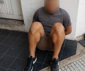 Detienen a dos ladrones que le robaron celular y mochila a un menor en Devoto