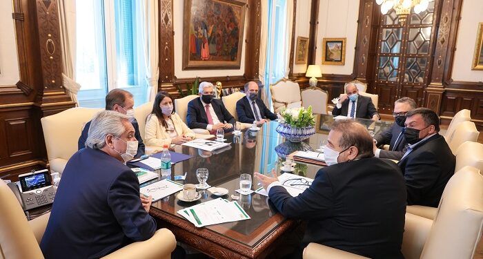 El presidente se reunió con directivos de Soychú para coordinar asistencia por el frigorífico incendiado en Entre Ríos