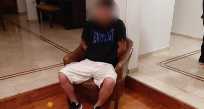 Detienen infraganti a dos ladrones cuando escapaban por los techos tras robar casa en Parque Chas