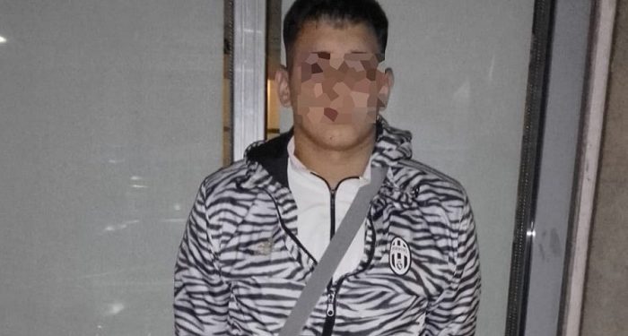 Retiro: rompió el vidrio de un auto que estaba en un semáforo para robar un celular y fue detenido