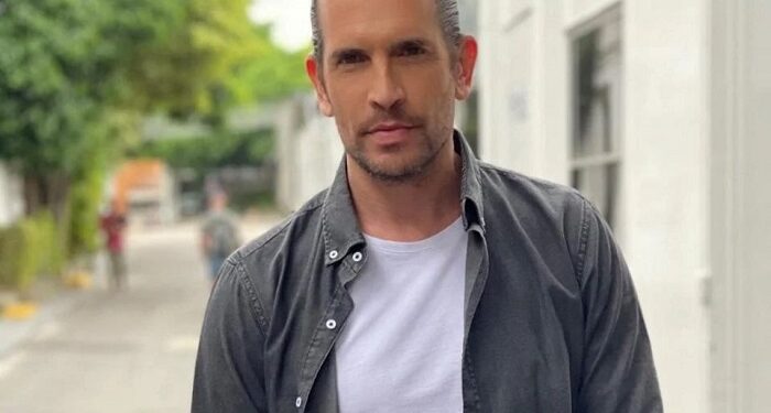 Diego Ramos publicó una sugerente foto por su cumpleaños 49 y preguntó: «¿Ya es sugar daddy esto?»