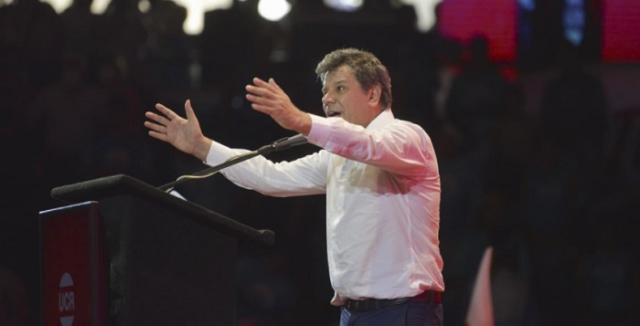 Manes apuntó contra el Gobierno: “La dignidad no se compra con una bicicleta o una heladera”