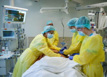 La OMS lanza alerta por terapias intensivas Europa