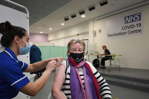 El Reino Unido amplía la tercera dosis de la vacuna