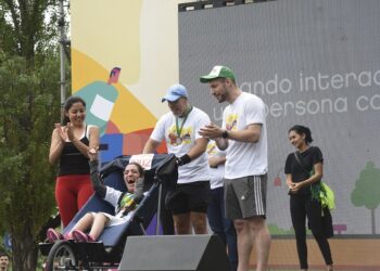 En el Día Internacional de las Personas con Discapacidad, la Ciudad realizó una carrera por la inclusión