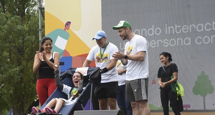 En el Día Internacional de las Personas con Discapacidad, la Ciudad realizó una carrera por la inclusión