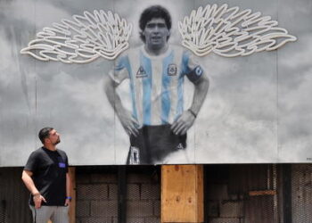 Fracasa una subasta con bienes de Maradona