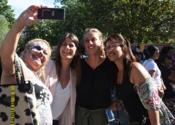 Con una feria de emprendimientos, juegos y shows musicales, la Ciudad celebró el Día de los Grupos Comunitarios