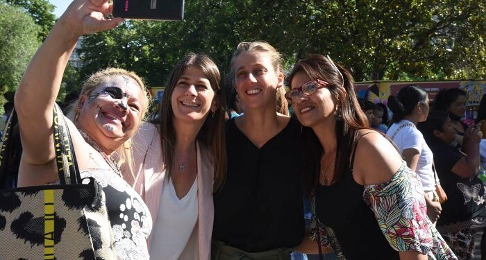 Con una feria de emprendimientos, juegos y shows musicales, la Ciudad celebró el Día de los Grupos Comunitarios