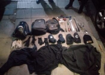 Cuatro delincuentes fueron detenidos al intentar forzar un garaje en Saavedra