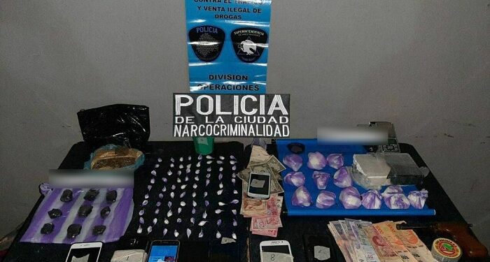 Cuatro detenidos y secuestro de cocaína y marihuana en procedimientos en Caballito y Flores