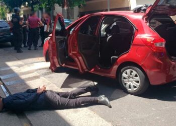 Cayó un estafador en Flores que estuvo a punto de robarle 30 mil dólares a una anciana