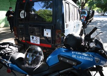 Por el Anillo Digital, dos delincuentes fueron detenidos con auto robado