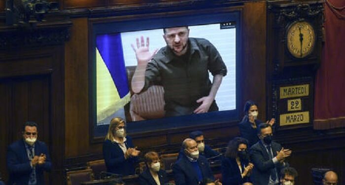 Zelensky habla con el Papa y pide mediación