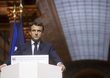 Macron agita el riesgo del hambre