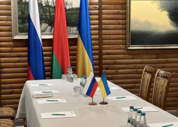 Kiev y Moscú reanudan las conversaciones