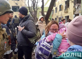 Bombas sobre Kiev y evacuaciones en Mariupol