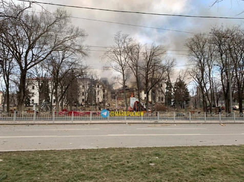 130 personas rescatadas vivas del teatro de Mariupol