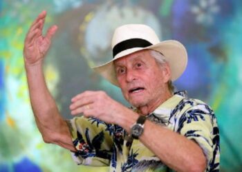 Michael Douglas confirmó que fue mordido por la actriz Debra Winger