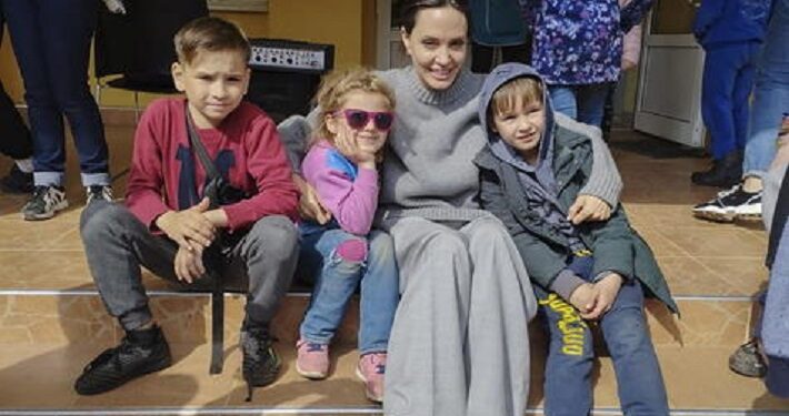 Angelina Jolie hace sorpresiva visita a Ucrania