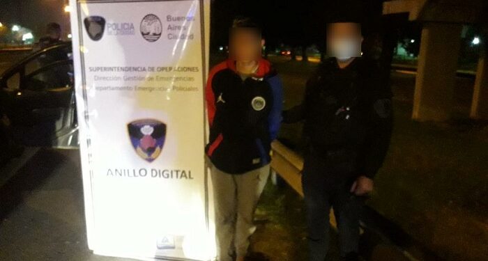 Por el Anillo Digital, dos menores detenidos en la General Paz a bordo de una moto robada en Devoto