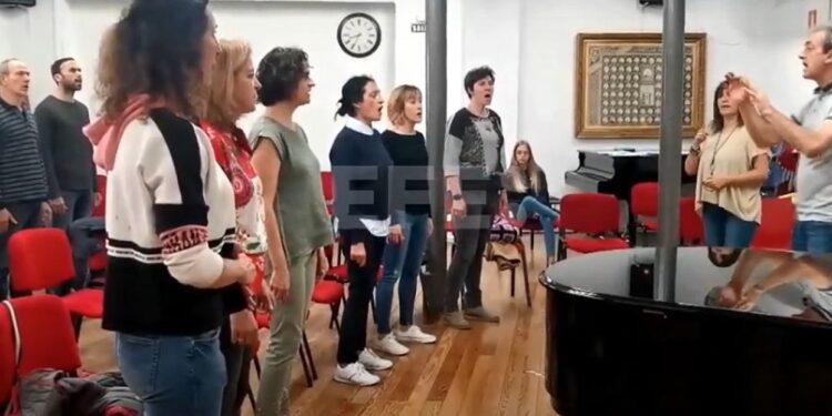 Más de 120 coristas en la I Final de Coros de Empresa de Navarra